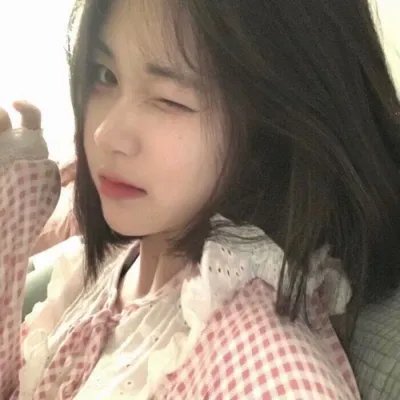 红妆问佳人